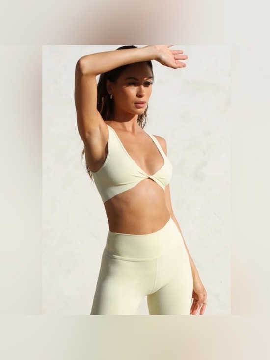 Joah Brown Tops - Joah Brown Smoothing Twisted Bra top
Size XS/S 💫